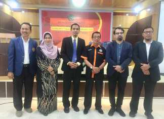 Rrektor UMS bersama nara sumber