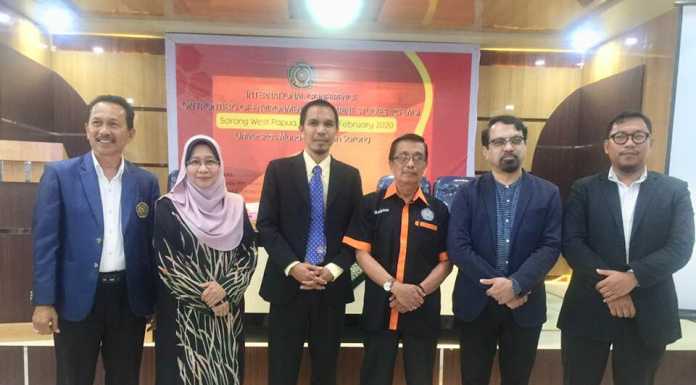 Rrektor UMS bersama nara sumber