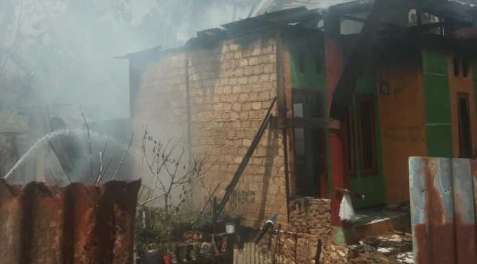 Kebakaran di Kampung Bugis, Menghanguskan Rumah Warga Kebakaran di Kampung Bugis, Menghanguskan Rumah Warga