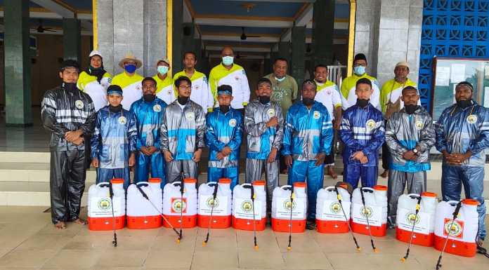 Pimpinan Wilayah DMI Memimpin Tim Satgas Covid-19 Penyemprotan Tempat Ibadah