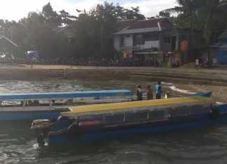 Pulau Doom, Berpersiar Dengan Becak Keliling Sambil Berdisko