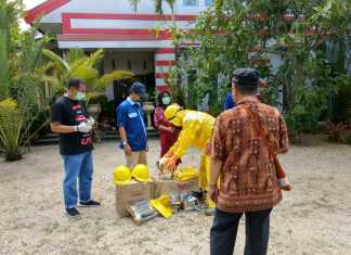 Universitas Muhammadiyah Sorong Serahkan Bantuan APD