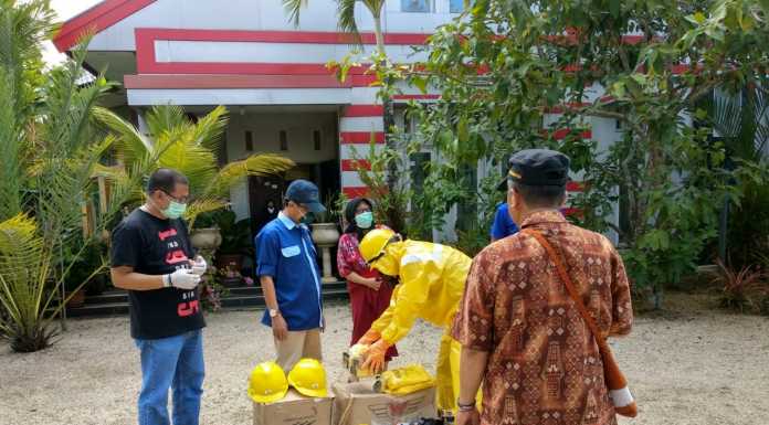 Universitas Muhammadiyah Sorong Serahkan Bantuan APD Universitas Muhammadiyah Sorong Serahkan Bantuan APD