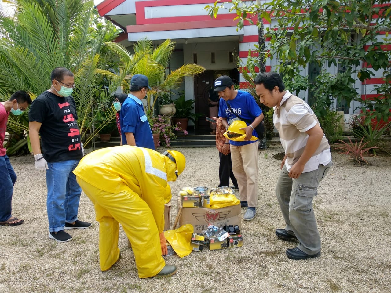 Universitas Muhammadiyah Sorong Serahkan Bantuan APD