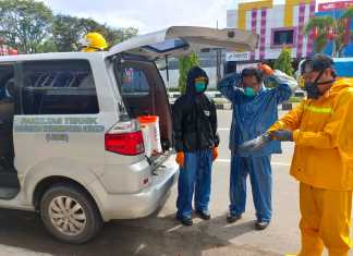MDMC Kota Sorong dan Universitas Muhammadiyah Sorong Melakukan Penyemprotan di Zona Merah