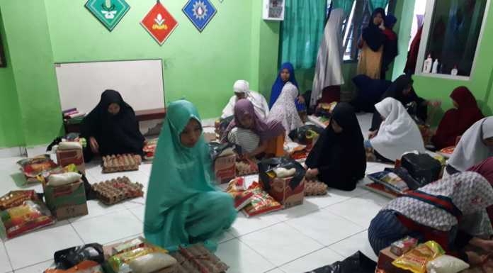 Melatih Kepedulian dan Kebersamaan di Tengah Wabah, Panti Asuhan Putri Al-Amin berbagi