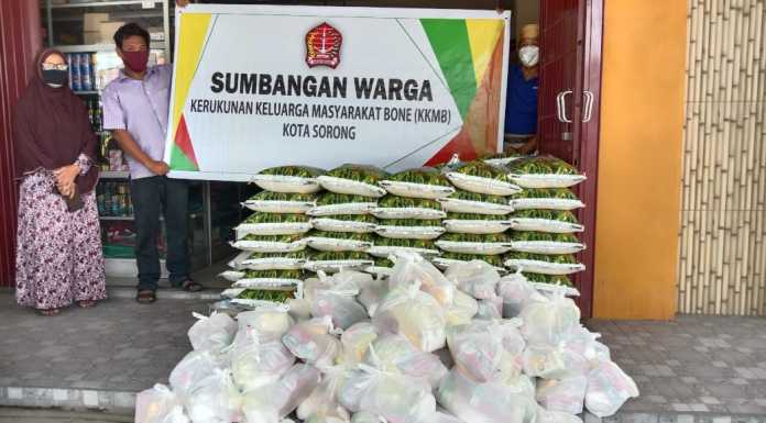 Kerukunan Keluarga Masyarakat Bone Kota Sorong Berbagi Berkah Ramadhan di Tengah Covid-19