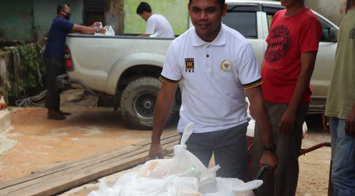 La Ode Samsir, Ini Tanggung Jawab Moril Saya Ketika Bagikan 665 Paket Bantuan Banjir