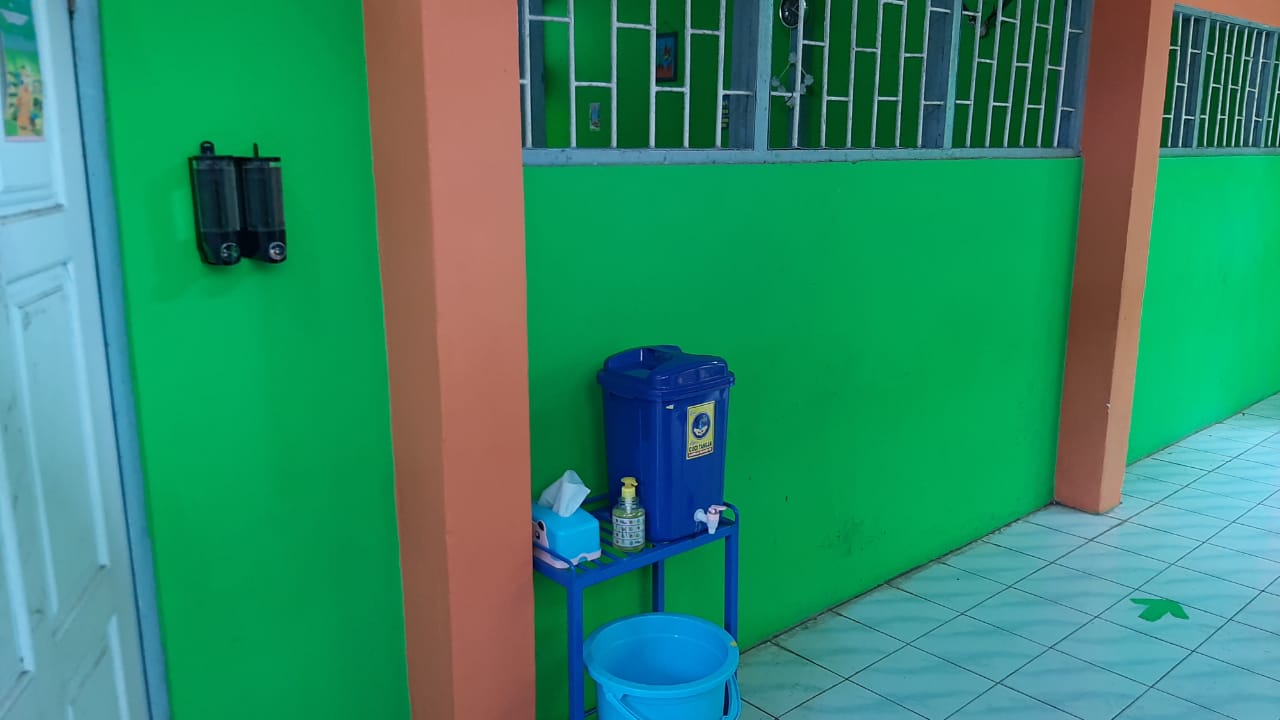 Siswa Kelas 9 SMP Yapis Manokwari Mengikuti Simulasi Ujian Berbasis Full Android, H. Naharuddin: Digitalisasi Sekolah, Why Not!