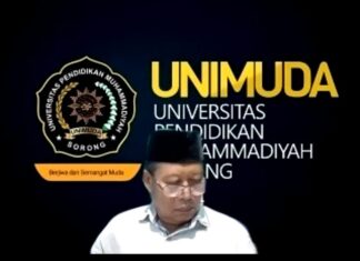 Rektor UNIMUDA Sorong sedang memberikan paparan materi terkait dengan praktik moderasi berada di lingkup kampus (Sumber: SorongTerkini.id)