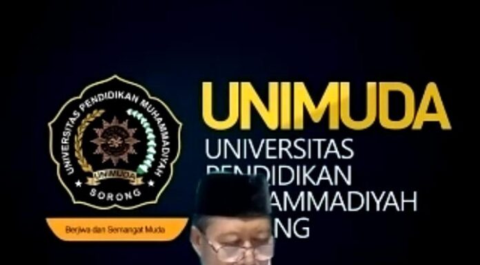 Rektor UNIMUDA Sorong sedang memberikan paparan materi terkait dengan praktik moderasi berada di lingkup kampus (Sumber: SorongTerkini.id)