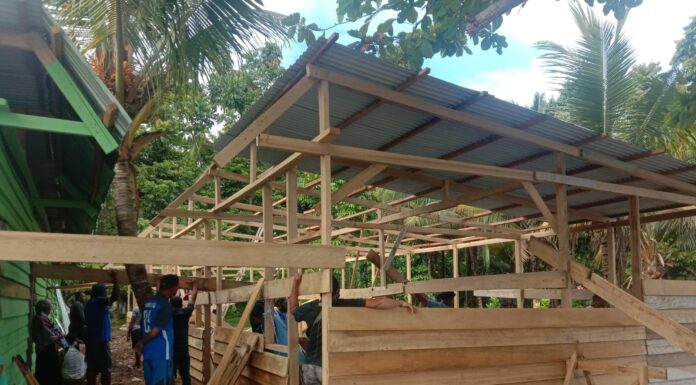 Melihat dari Dekat Pembangunan HUNTARA Hijau Hitam di Sanggeng Manokwari Pembangunan Huntara Hijau Hitam Sanggeng Manokwari (Koleksi Sorong Terkini)