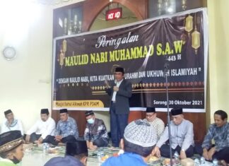 Rektor IAIN Sorong, Dr. Hamzah, M.Ag. Memberikan Hikmah Maulid Dalam Peringatan Maulid Nabi Muhammad SAW (Dokumentasi: SorongTerkini.id)