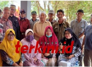 H. Ramli Tahir Foto Bersama Pengurus dan Panitia Pelantikan BPD KKSS Kabupaten Sorong