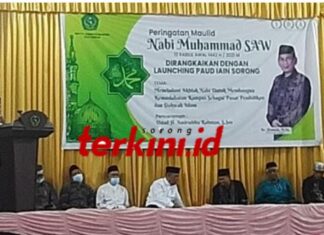 Rektor IAIN Sorong, Dr. Hamzah, M.Ag. Memberikan Sambutan Dalam Peringatan Maulid Nabi Muhammad SAW (Dokumentasi: SorongTerkini.id)