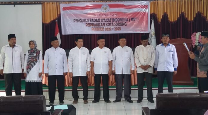 Surahman Amin Sah Dilantik Sebagai Ketua Badan Wakaf Indonesia Kota Sorong